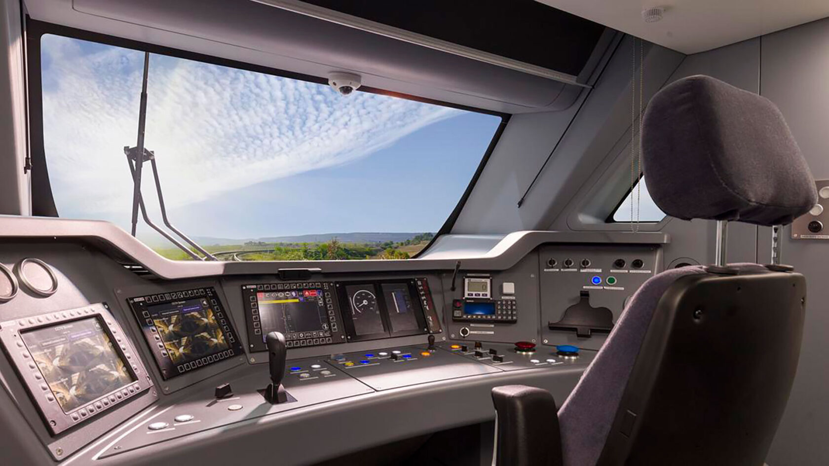 Alstom redefines the production of simulator driver desks with Caracol’s robotic LFAM technology image